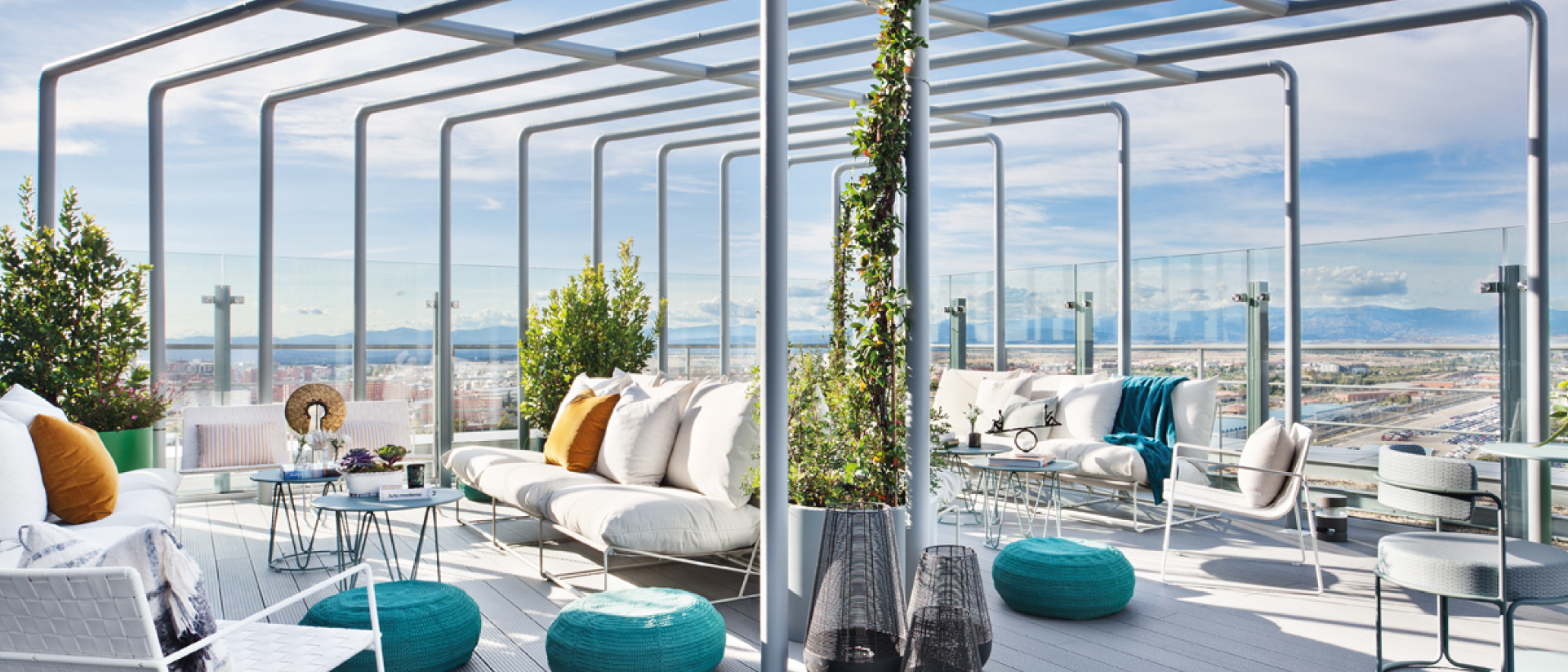 mejor terraza en espacio flexible y de coworking con vistas a la ciudad de madrid en loom torre chamartin