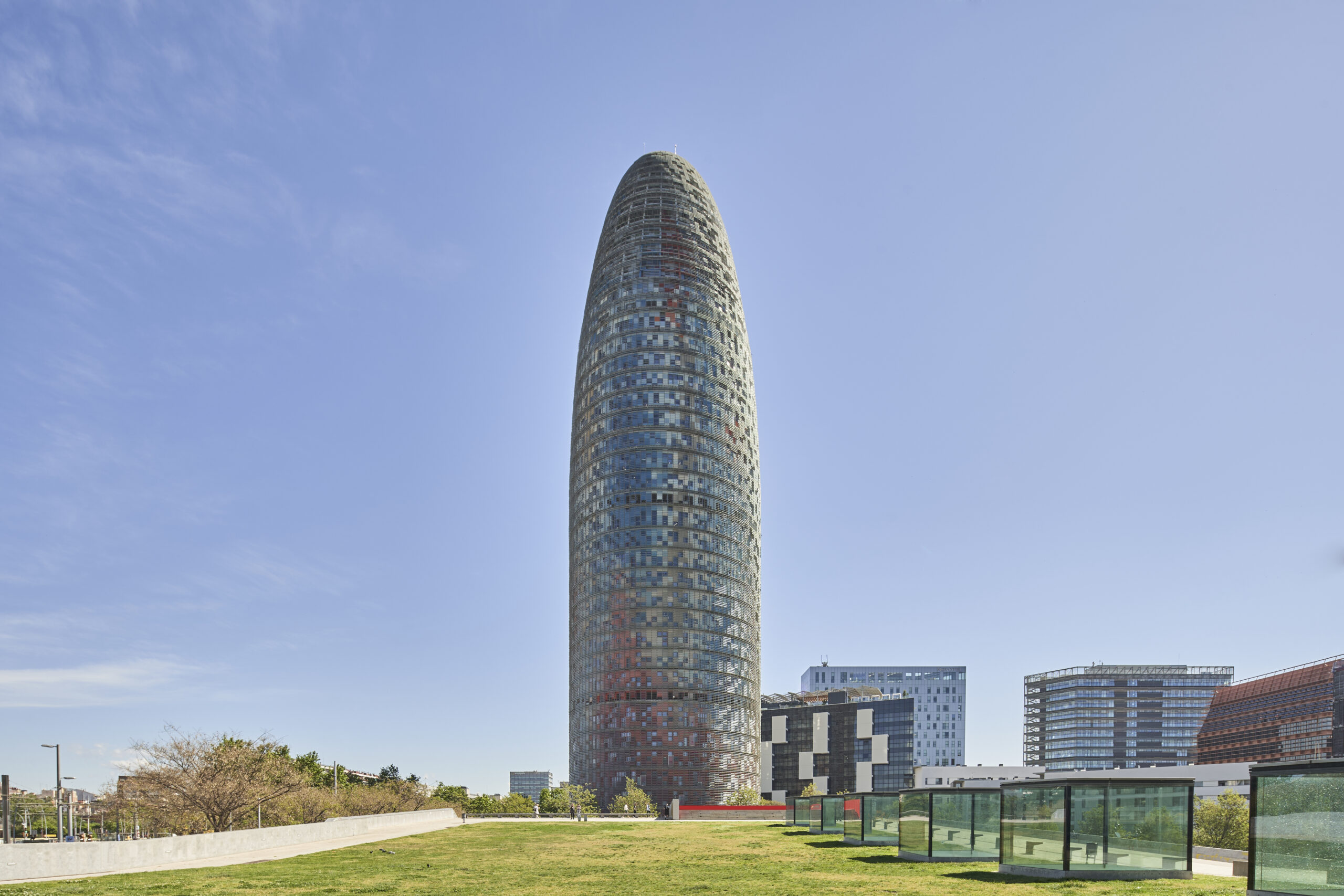 La torre glòries cuenta con vistas a la ciudad de Barcelona y es uno de los mejores espacios de trabajo de la ciudad