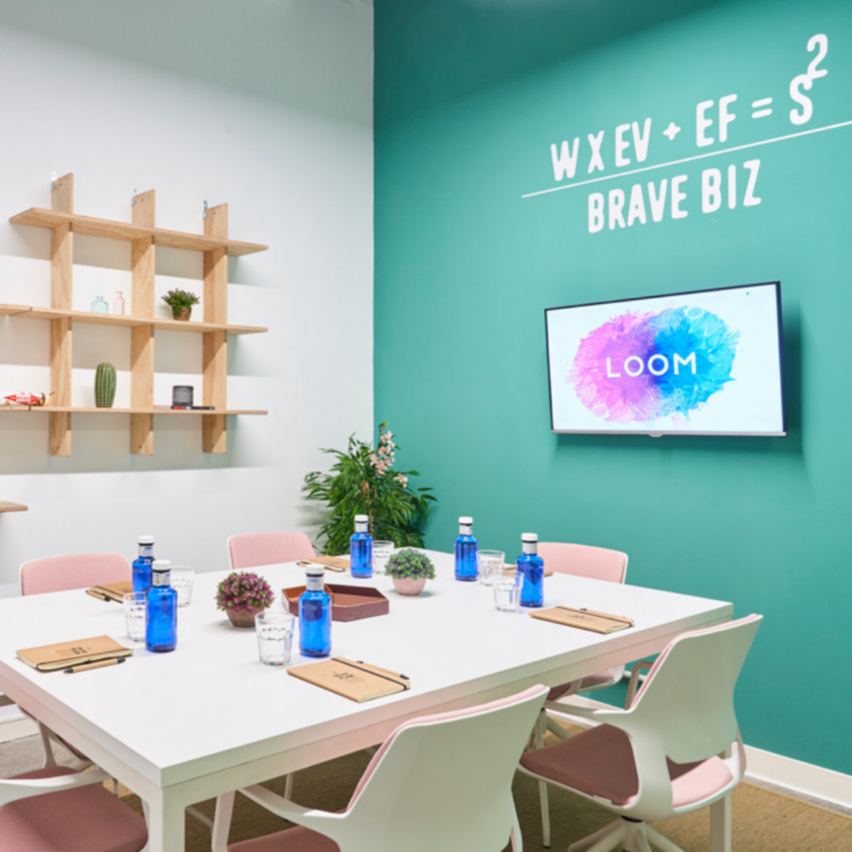 Alquiler de sala de reuniones en Madrid Atocha en LOOM Tapices - Sala azul Verde Veronés