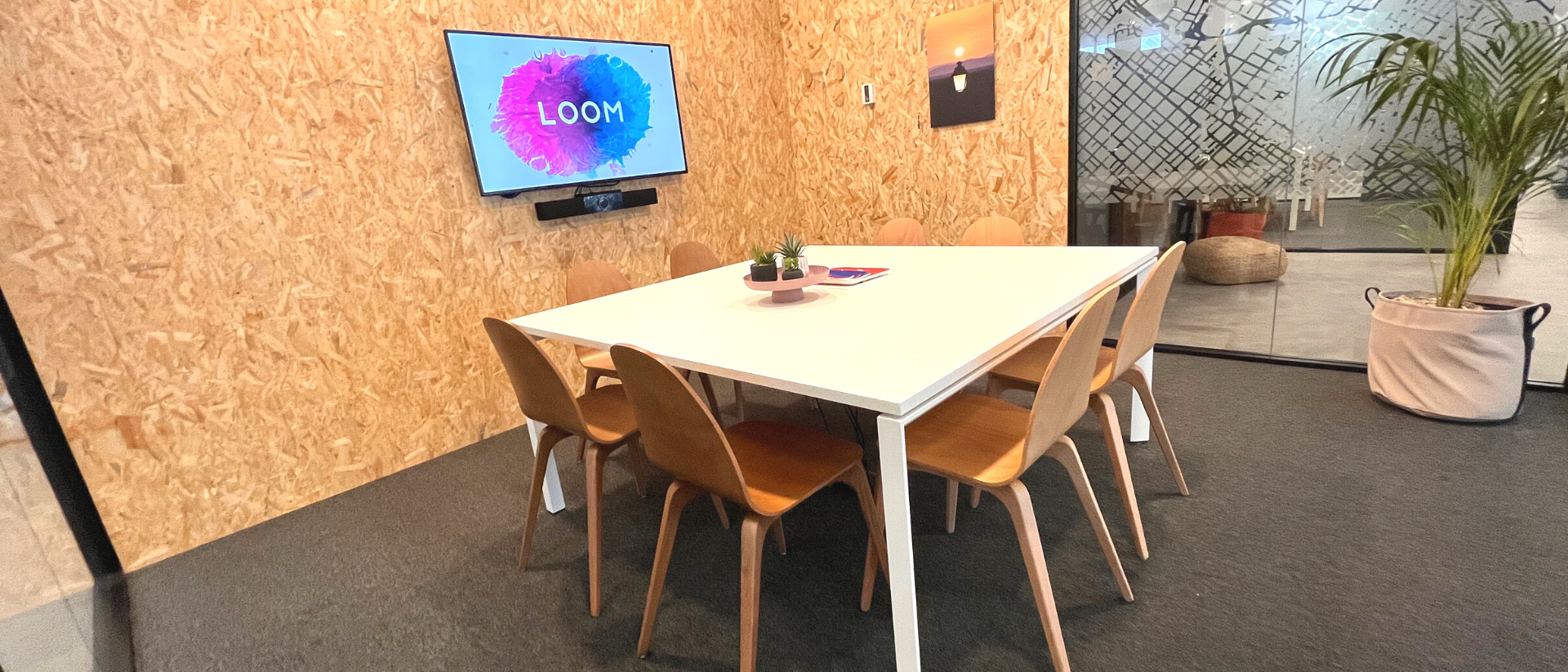 La sala Gracia es una de las mejores salas de reuniones en Barcelona en LOOM Cornellá