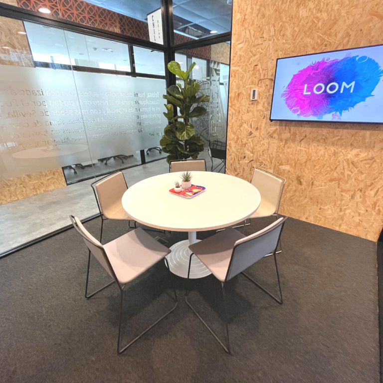 En LOOM Cornellá podrás encontrar las mejores salas de reuniones de Barcelona - sala Triana