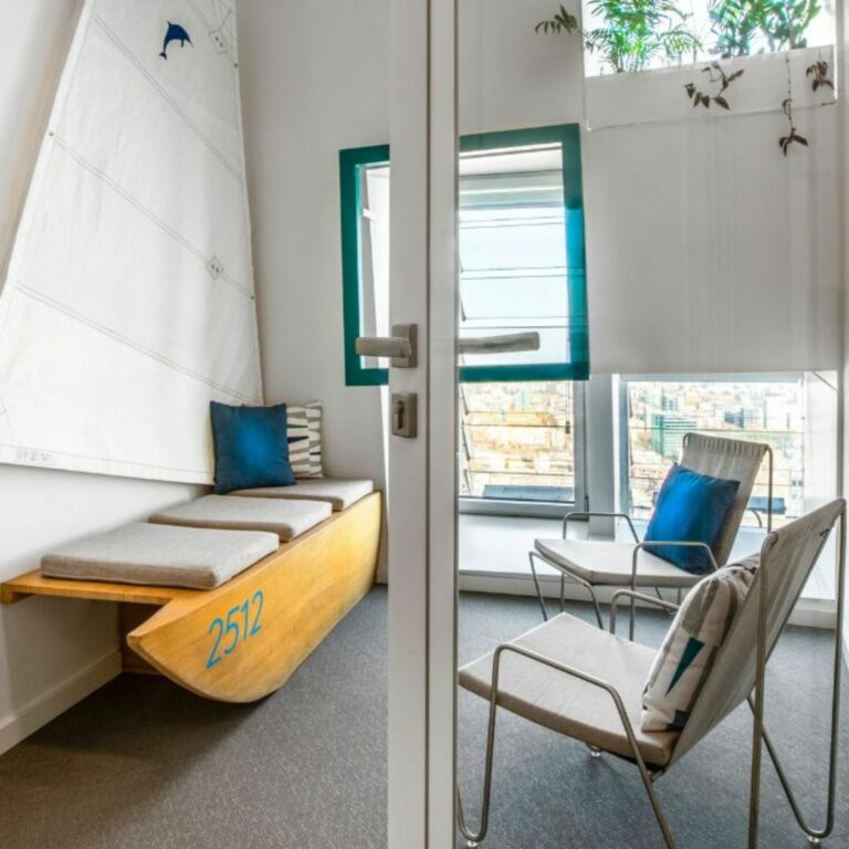 Sala de reuniones La Mar Bella - una de las mejores salas de reuniones en Barcelona - LOOM Glòries