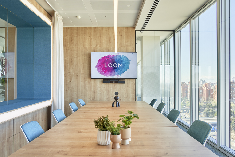 Sala terral en Chamartín mejores salas de reuniones en Madrid LOOM Torre de Chamartín