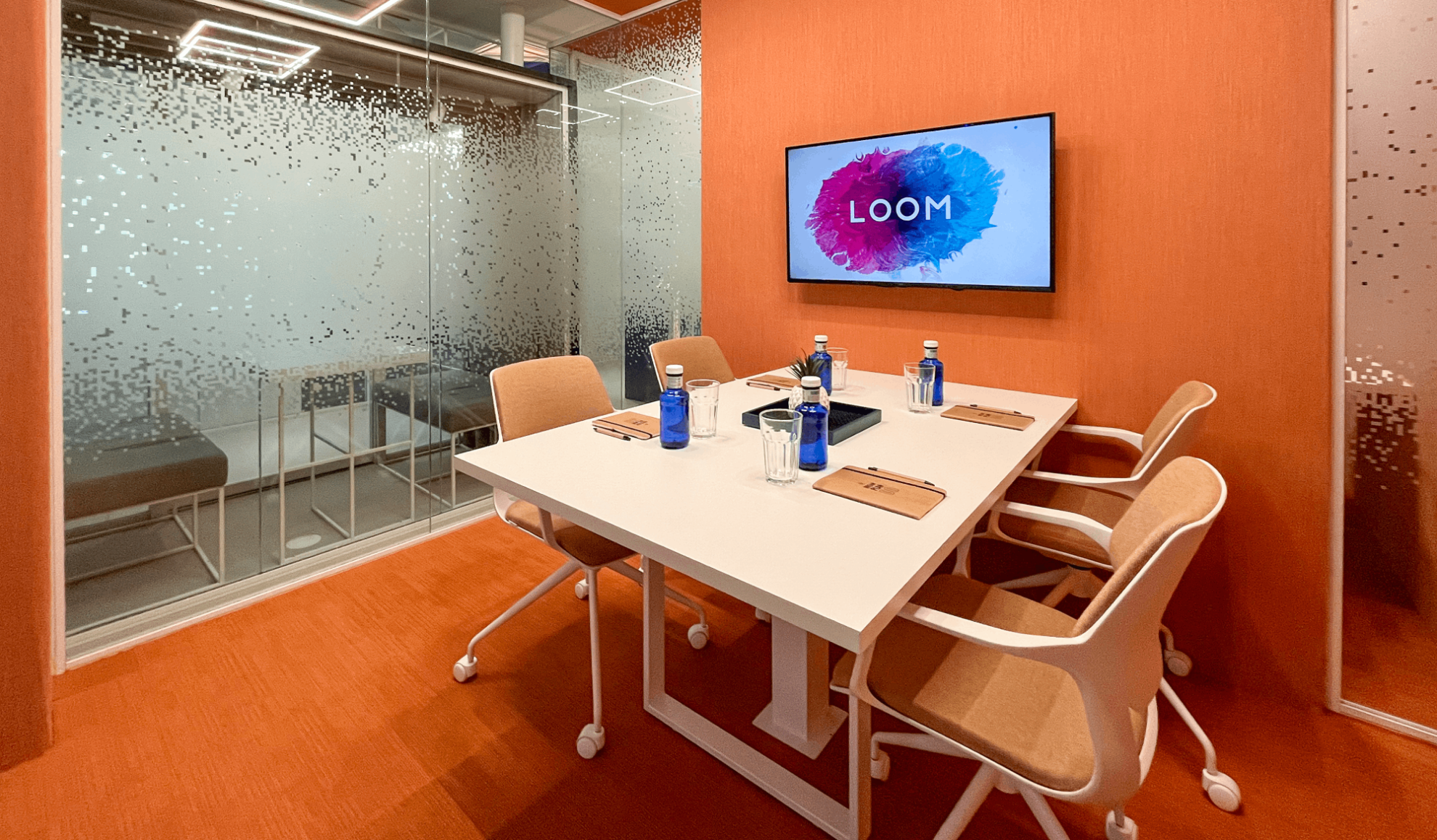 mejores salas de reuniones en madrid - pozuelo de alarcón en le parque empresarial ática - espacio de coworking loom ática sala conecta