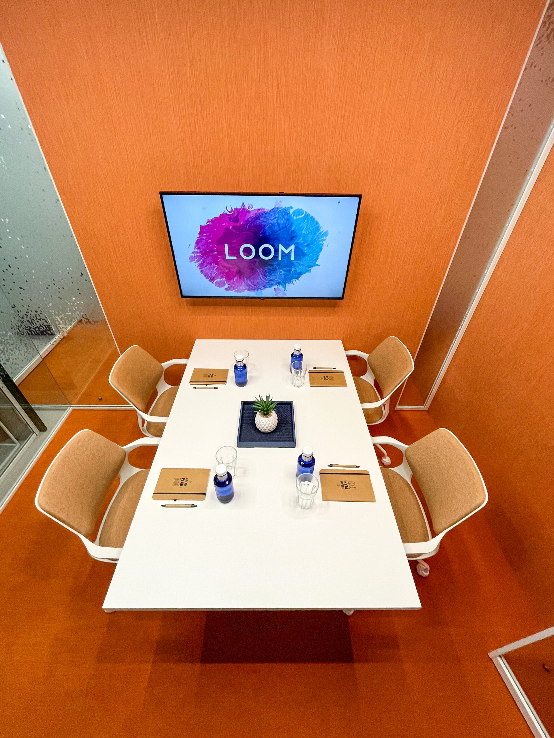 mejores salas de reuniones en madrid - pozuelo de alarcón en le parque empresarial ática - espacio de coworking loom ática sala conecta