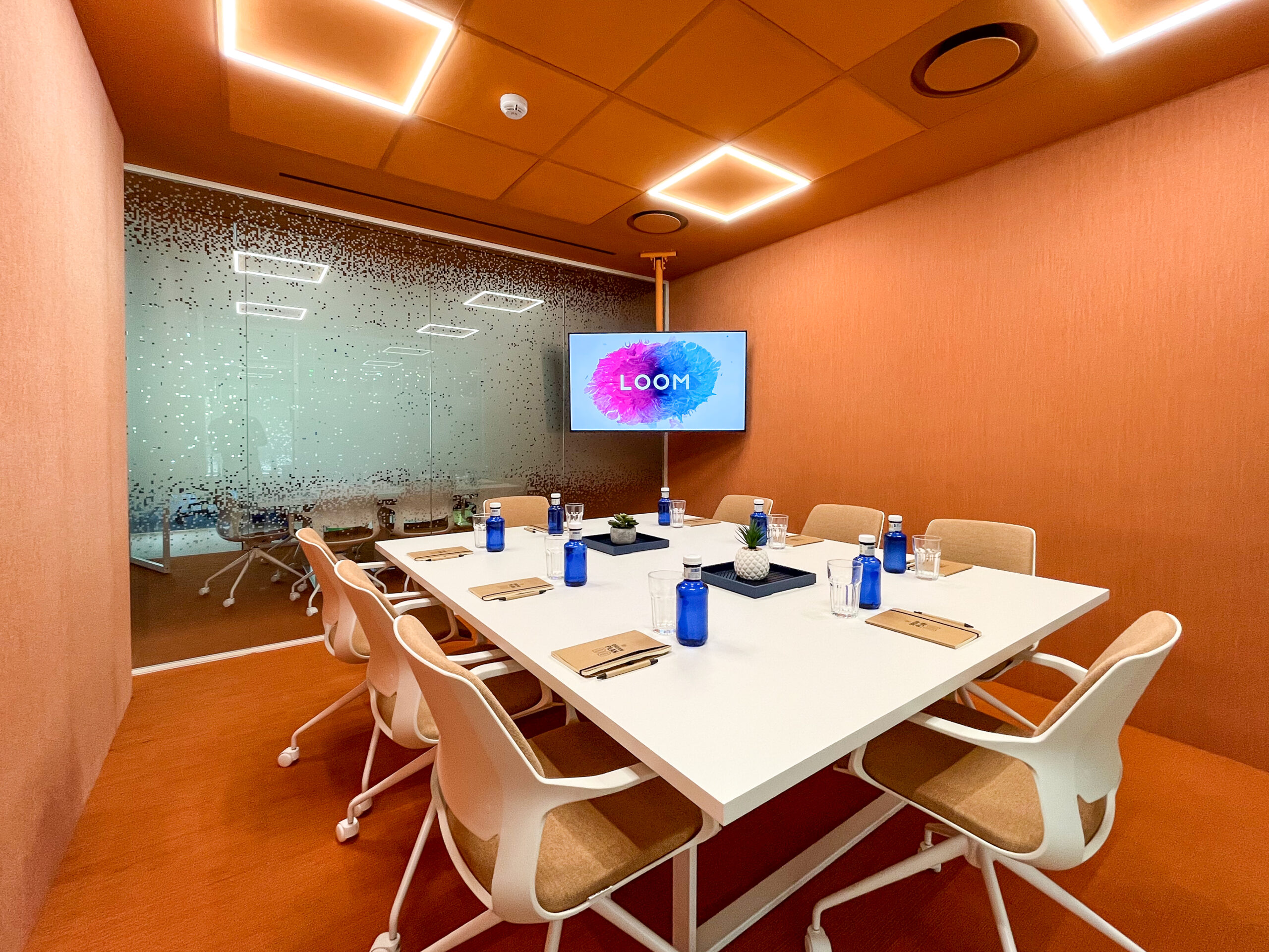 sala de reuniones mastermind mejores salas de reuniones en madrid - pozuelo de alarcón en le parque empresarial ática - espacio de coworking loom ática