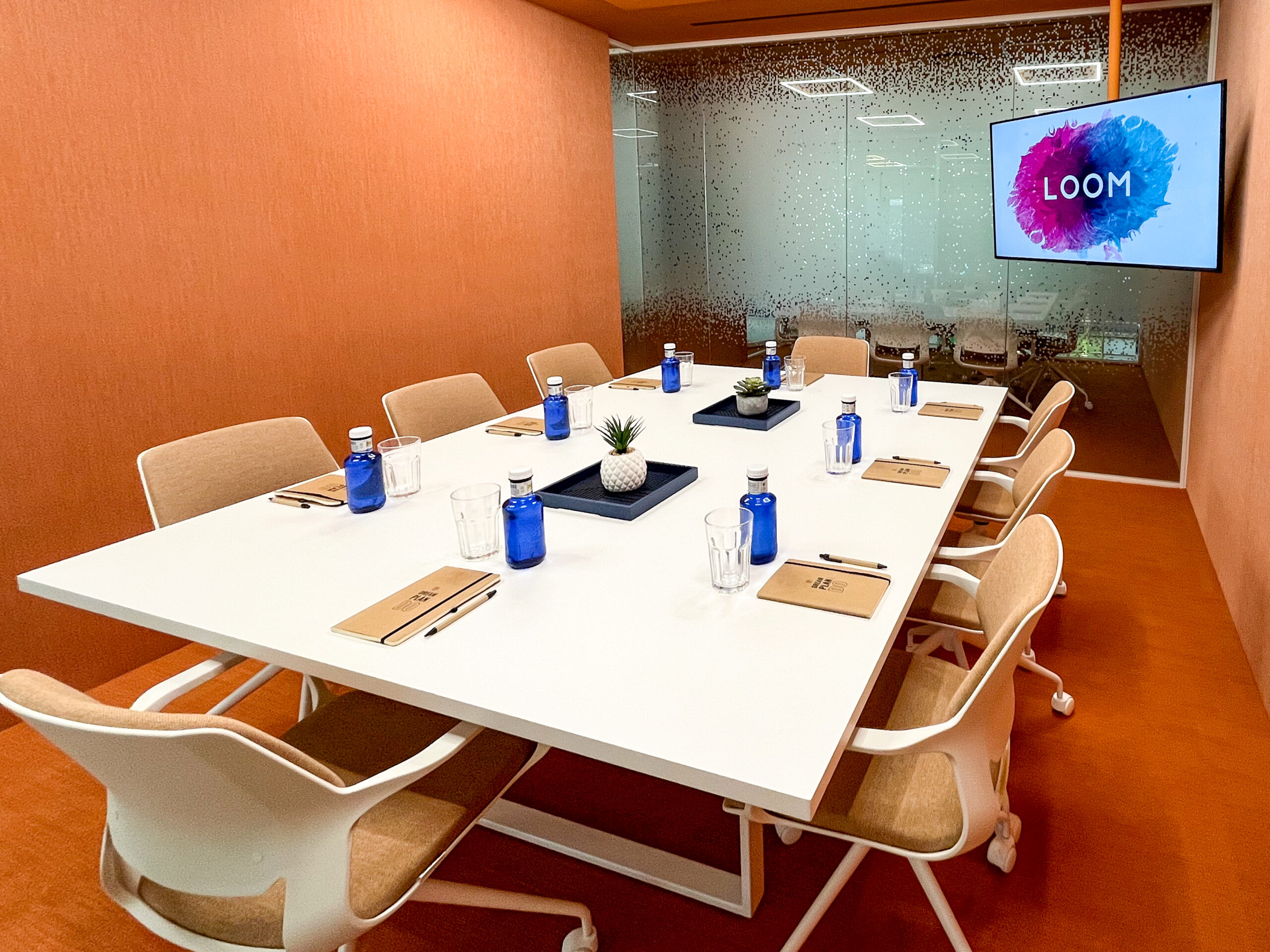 sala de reuniones mastermind mejores salas de reuniones en madrid - pozuelo de alarcón en le parque empresarial ática - espacio de coworking loom ática