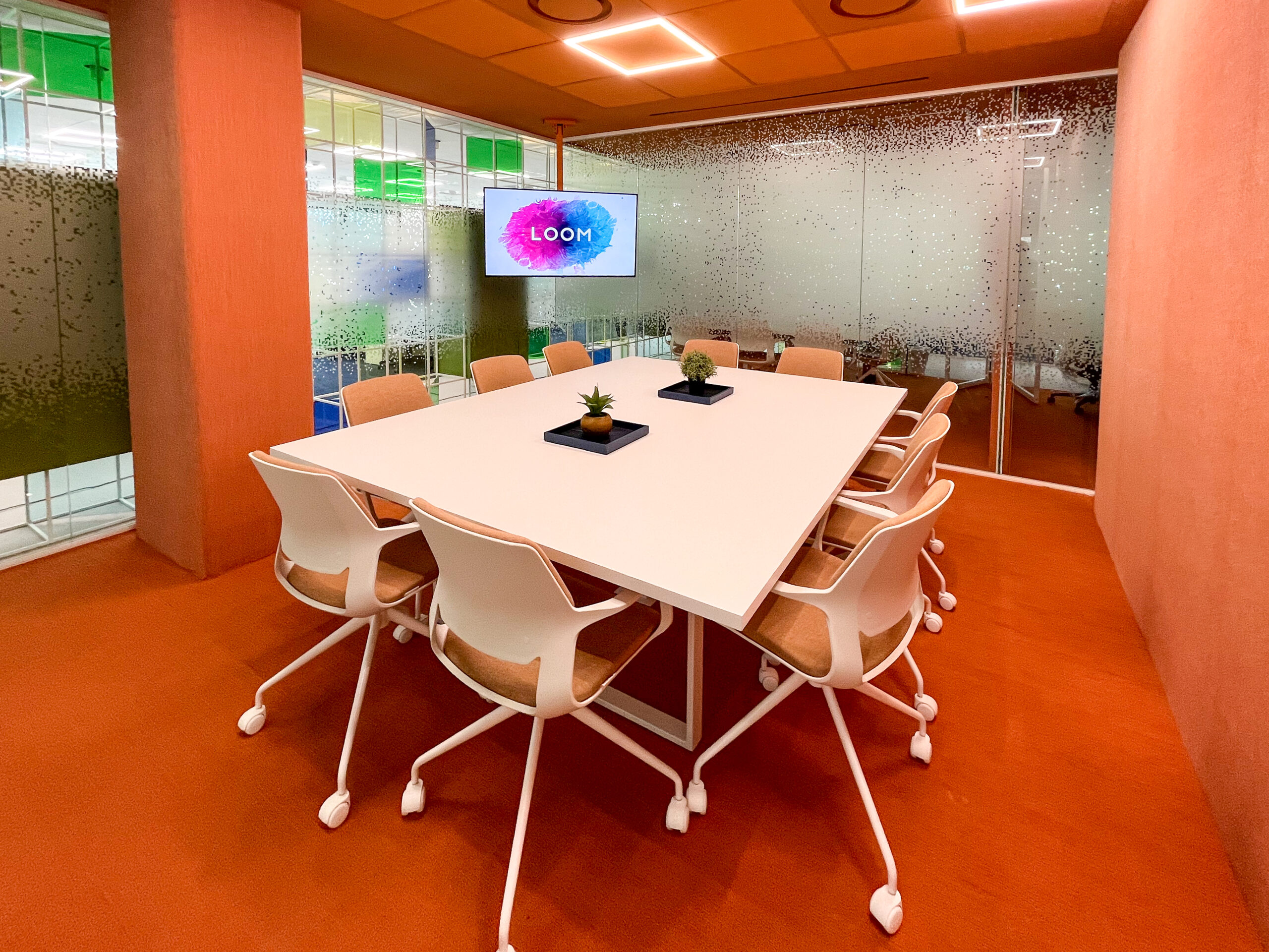 sala de reuniones parchís mejores salas de reuniones en madrid - pozuelo de alarcón en le parque empresarial ática - espacio de coworking loom ática