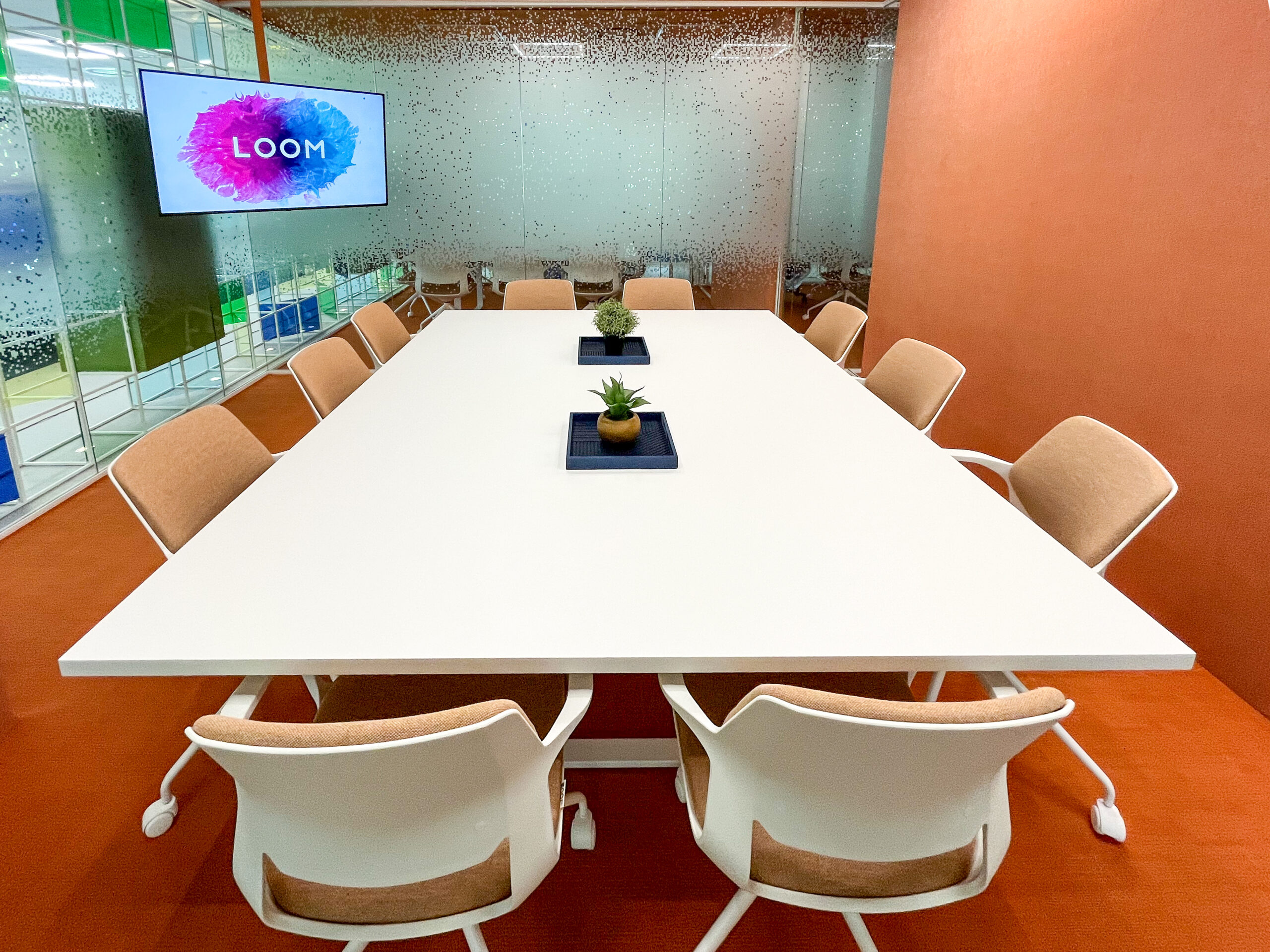 sala de reuniones parchís mejores salas de reuniones en madrid - pozuelo de alarcón en le parque empresarial ática - espacio de coworking loom ática