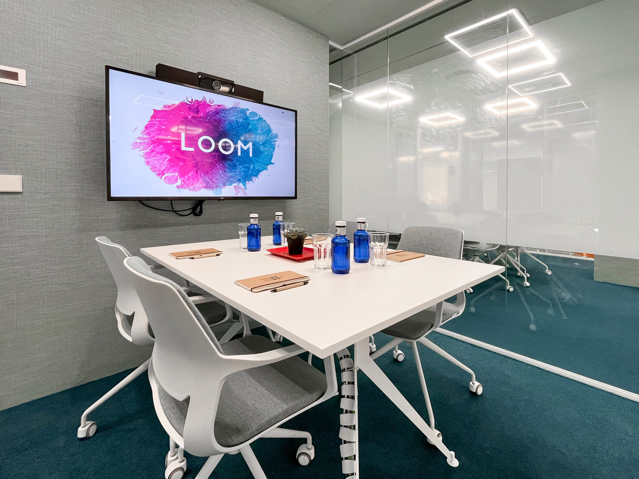 sala de reuniones ábaco mejores salas de reuniones en madrid - pozuelo de alarcón en le parque empresarial ática - espacio de coworking loom ática