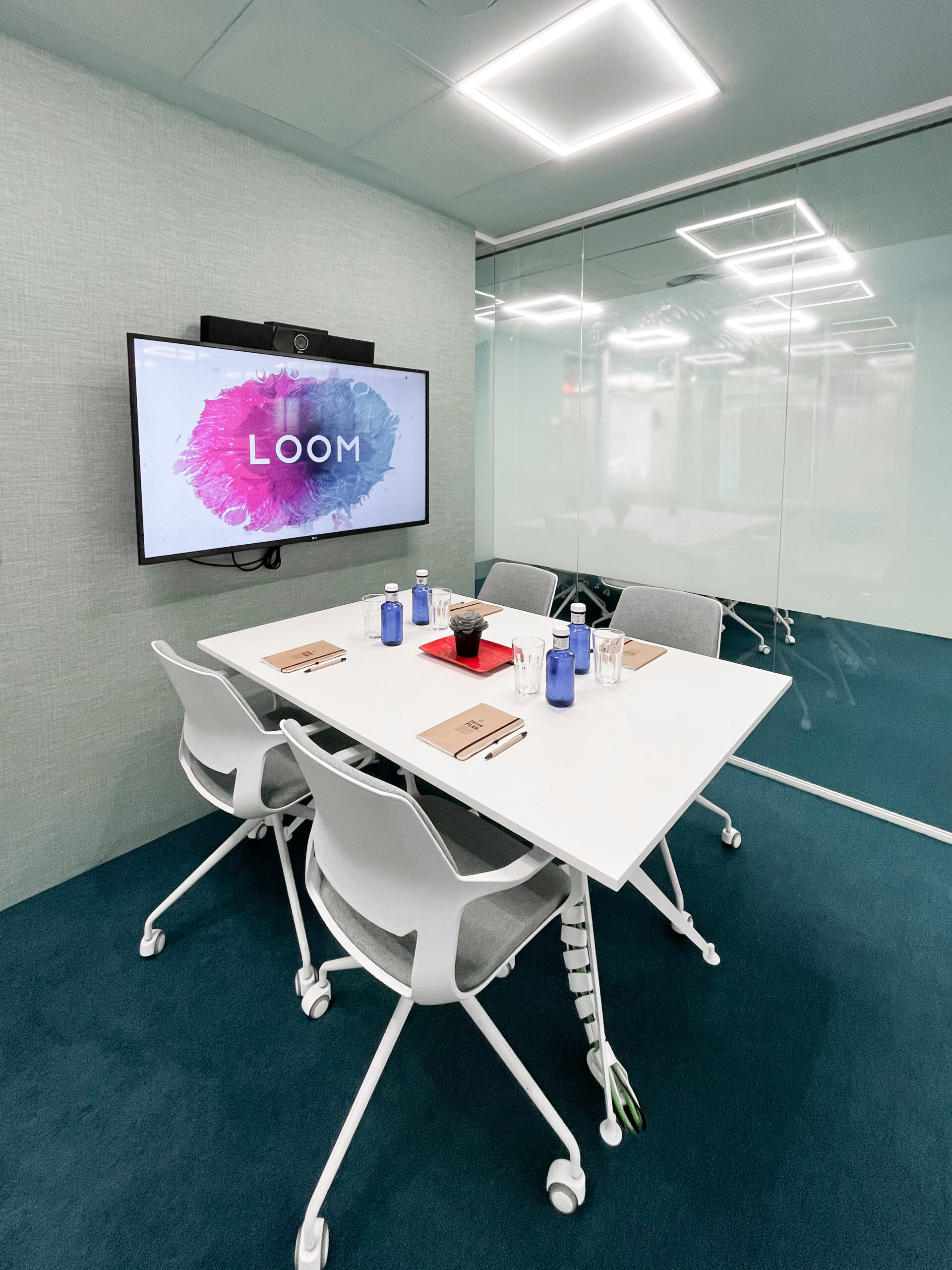 sala de reuniones ábaco mejores salas de reuniones en madrid - pozuelo de alarcón en le parque empresarial ática - espacio de coworking loom ática