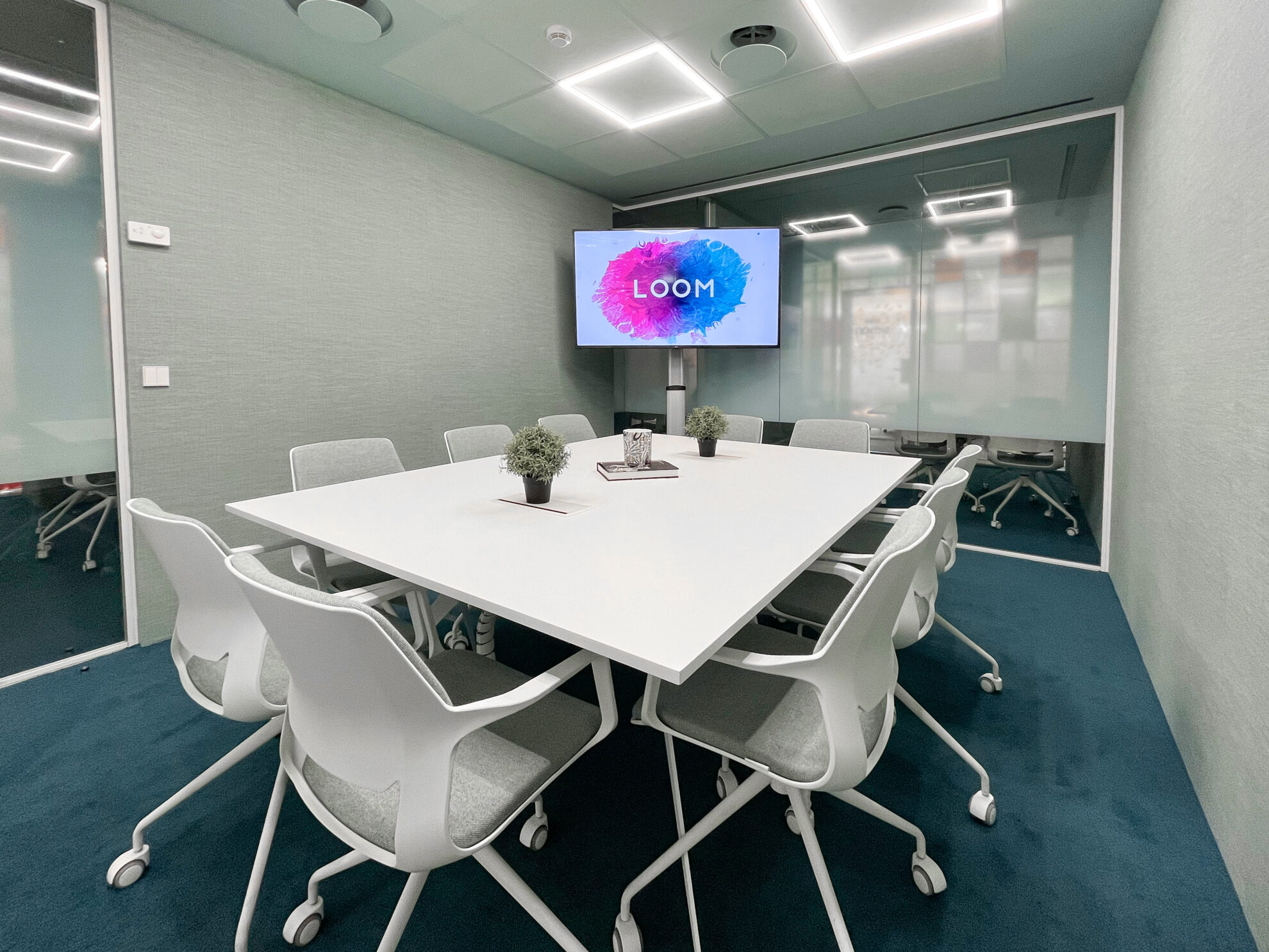 sala de reuniones rubik mejores salas de reuniones en madrid - pozuelo de alarcón en le parque empresarial ática - espacio de coworking loom ática