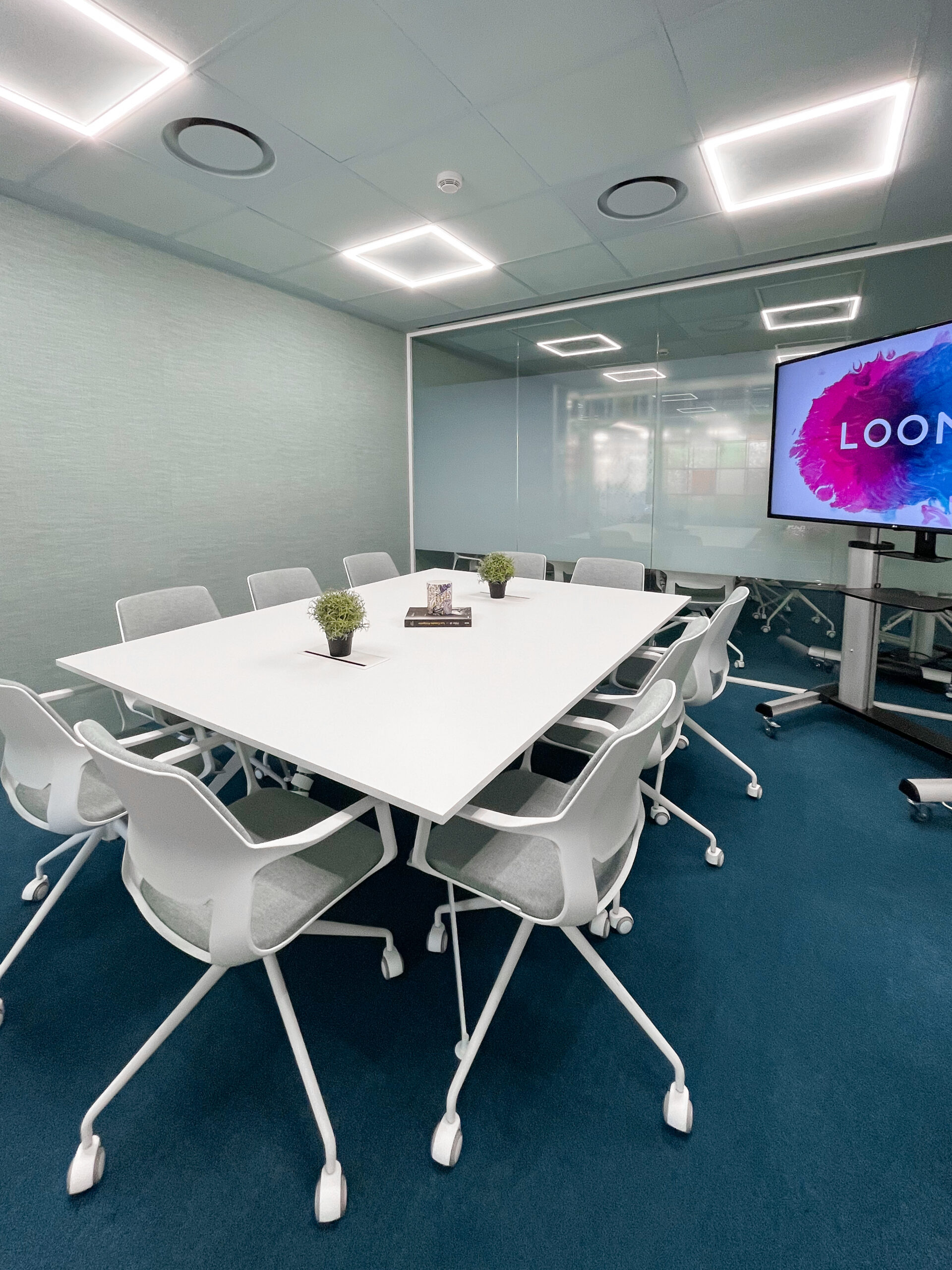 sala de reuniones trivial mejores salas de reuniones en madrid - pozuelo de alarcón en le parque empresarial ática - espacio de coworking loom ática