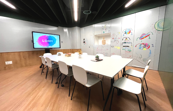 Sala pasión - una de las mejores salas de reuniones de Madrid orientada al design thinking