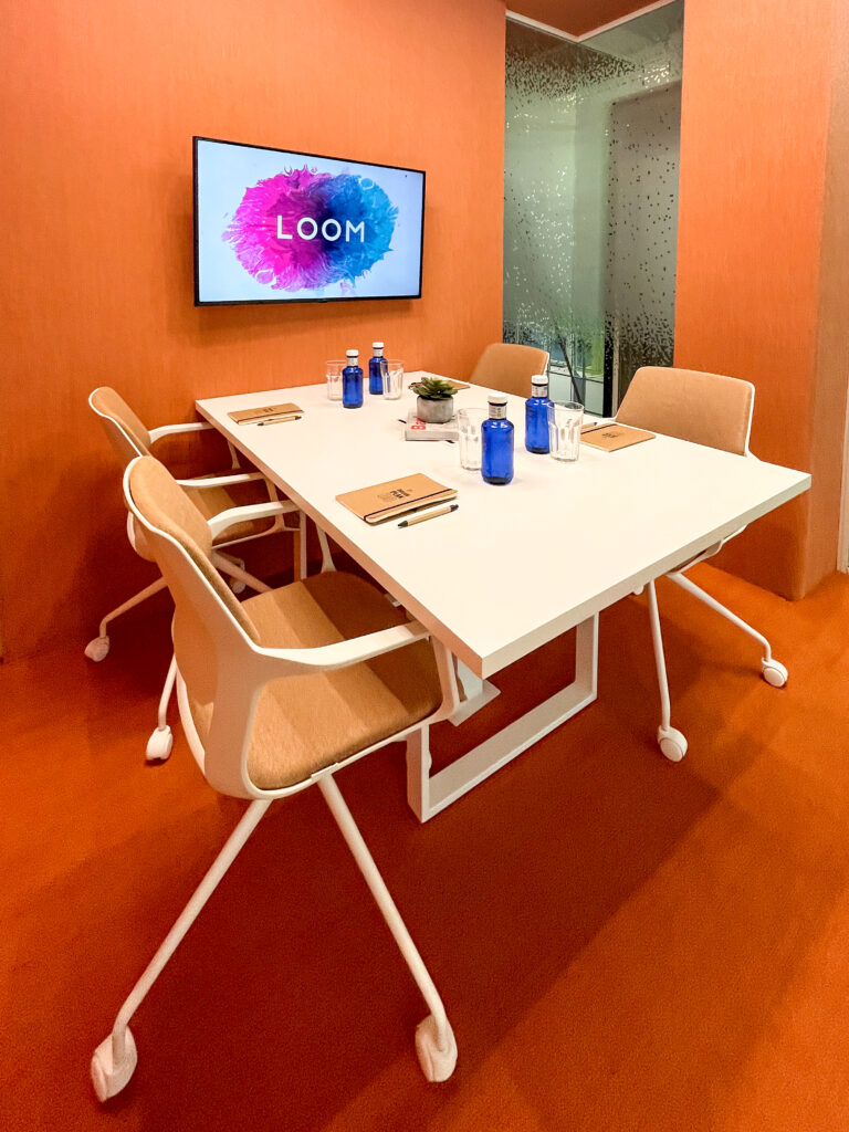 sala de reuniones monopoly mejores salas de reuniones en madrid - pozuelo de alarcón en le parque empresarial ática - espacio de coworking loom ática